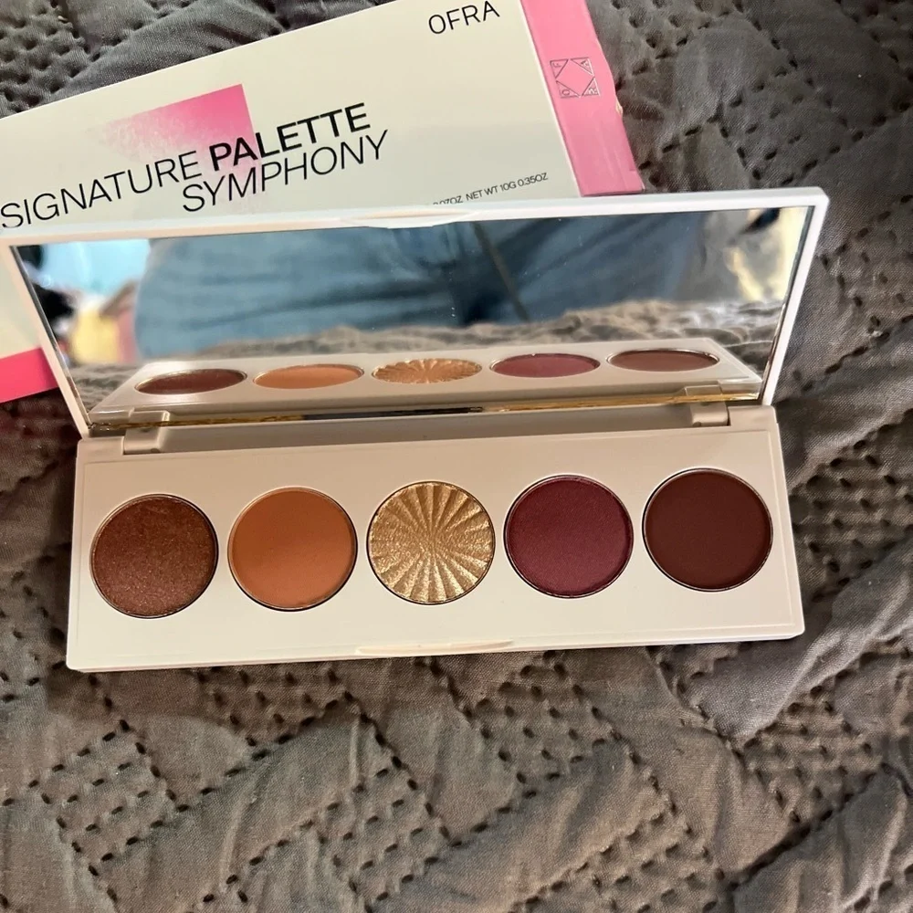 OFRA Signature eyeshadow palette​​​​